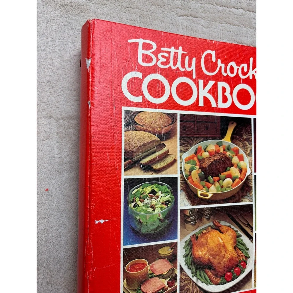Betty Crocker Cookbook Golden Press 1980 Red Binder New Revised Edition Good